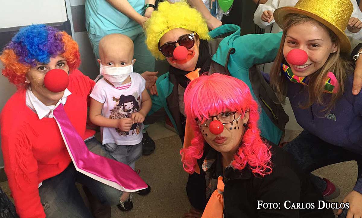 Movida solidaria, motoqueros en caravana reparten juguetes en barrios y hospitales, para el día del niño.