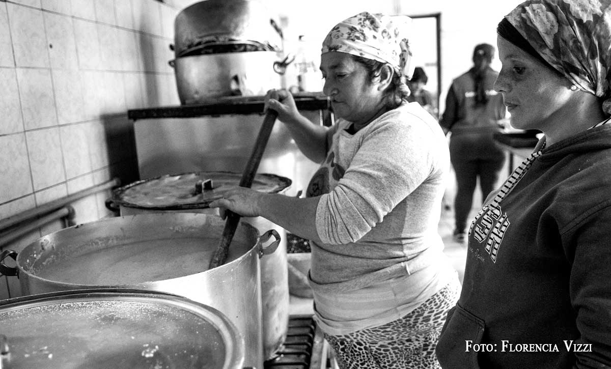 Ollas y manos solidarias, a puro corazón en el comedor comunitario de Ludueña