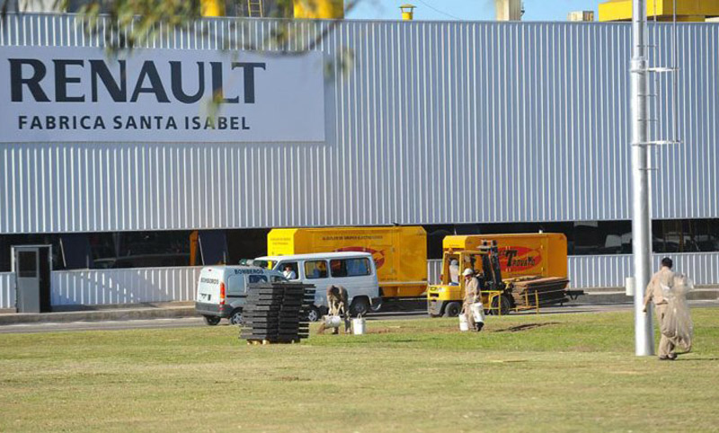 Renault suspenderá cerca de 400 trabajadores en la planta de Córdoba