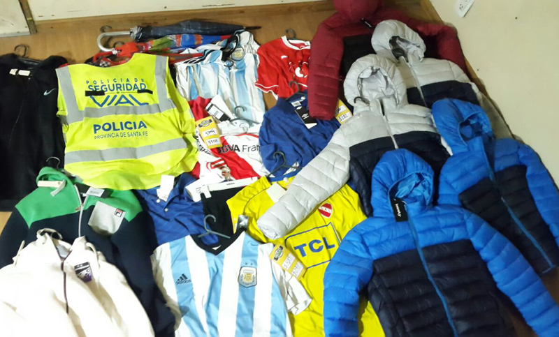 Detienen a ladrones de tiendas en un control de la policía vial