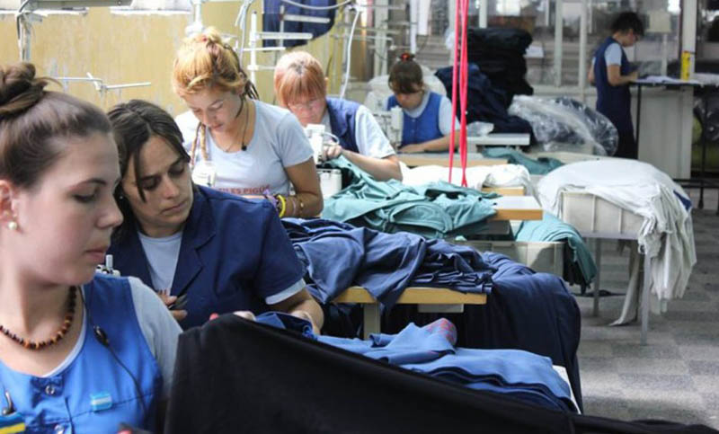 Trabajadores textiles denuncian despidos y suspensiones por apertura de importaciones