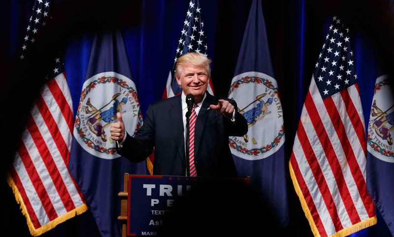 Otro exabrupto de Trump: ahora expulsó a un bebe y su madre de un acto