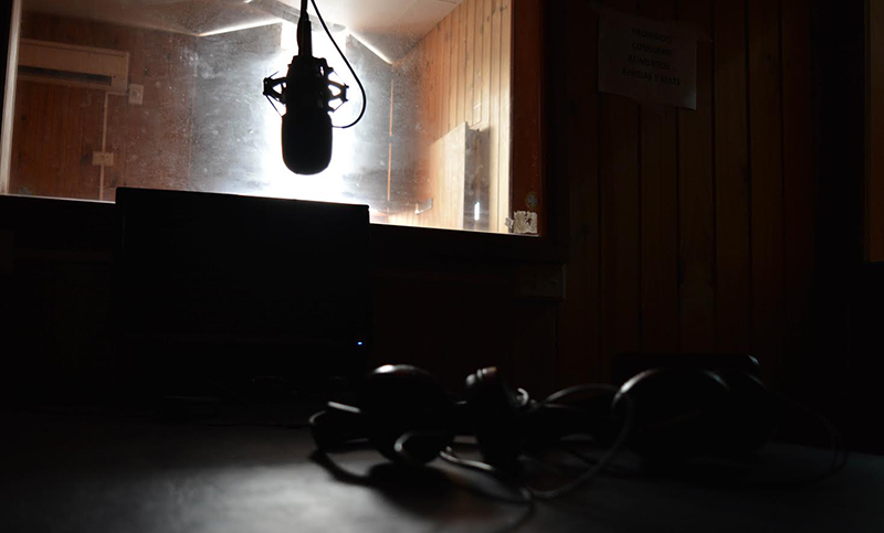 Un programa imaginario con las grandes voces del dial de la ciudad