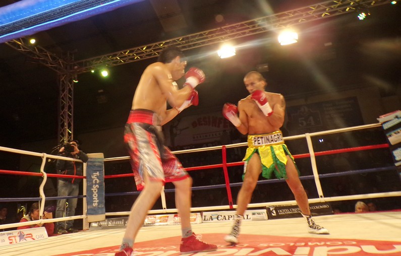 Aristule ganó en una pelea deslucida y se quedó con el título supergallo