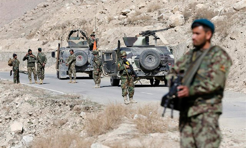 Fuerzas afganas con apoyo estadounidense recuperaron Tarinkot de los talibanes