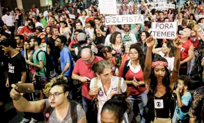 Simpatizantes de Rousseff salieron por cuarto día a las calles de San Pablo a protestar por su destitución