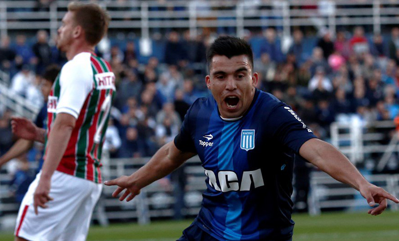 Racing goleó y agudizó la crisis futbolística de Vélez, que se quedó sin DT