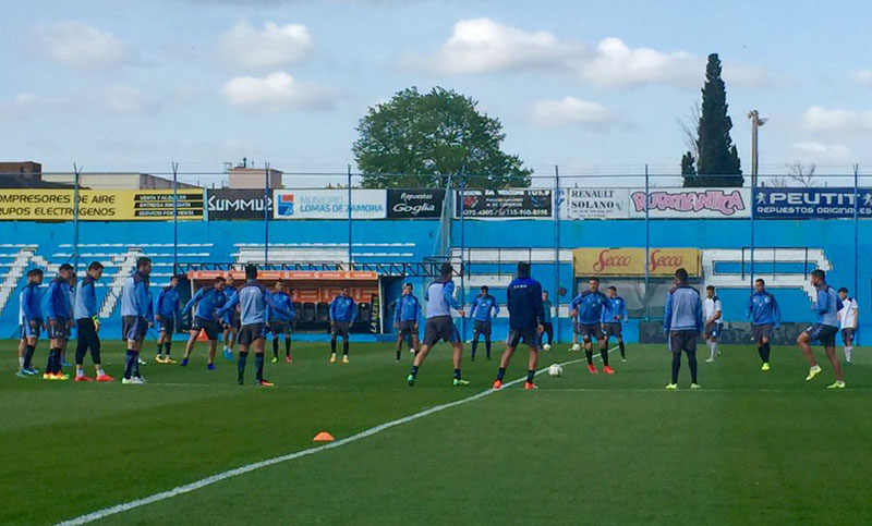 Temperley hizo fútbol a puertas cerradas y Mayor no definió el equipo