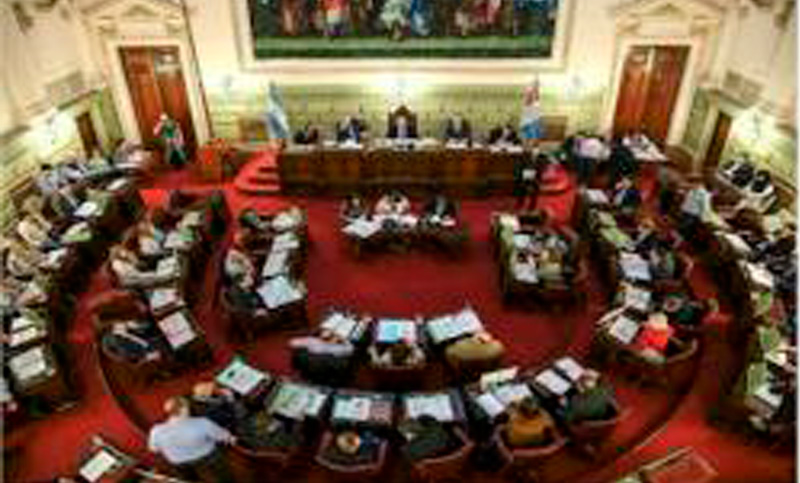 Diputados provinciales aprueban leyes para proteger el trabajo y garantizar acceso a la información