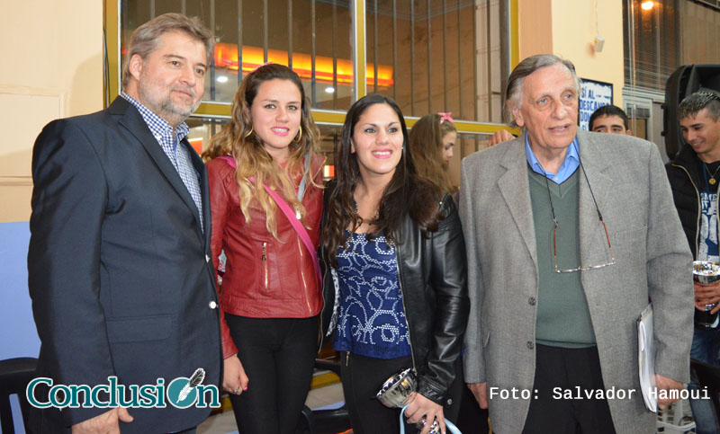 Las campeonas Bermúdez y Bustos estuvieron en el homenaje a los boxeadores