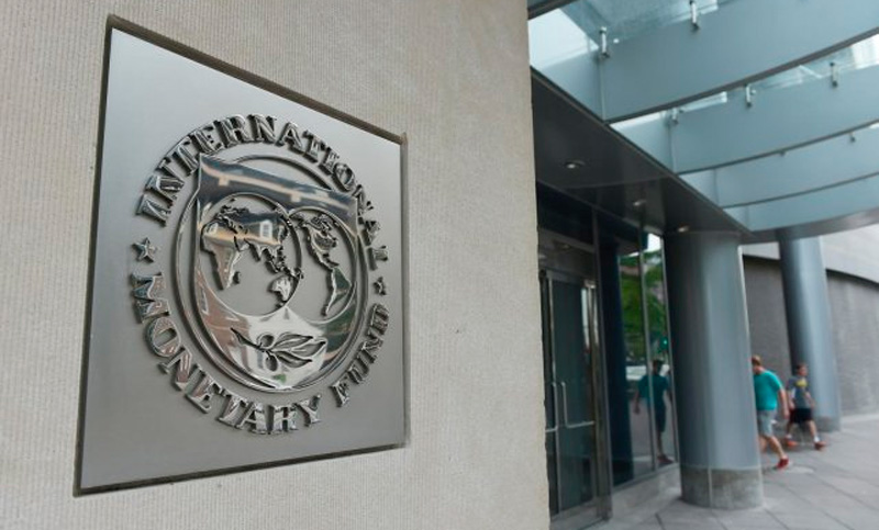 FMI: la economía de Argentina va a caer un 1,8% este año
