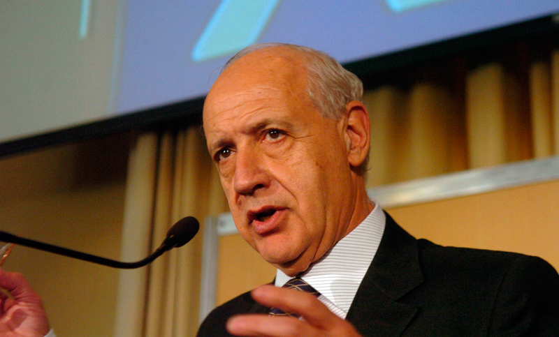 Lavagna sostuvo que «este modelo requiere endeudamiento y termina en un colapso»