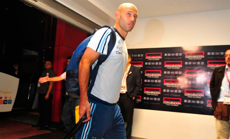 Mascherano elogió a Messi y afirmó que “su conducta contagia al resto”