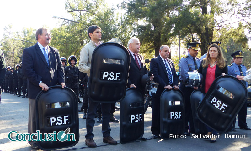 El gobernador Lifschitz entregó equipamiento para la policía Motorizada