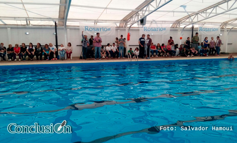 Rosario estrenó el primer natatorio climatizado inclusivo estatal del país