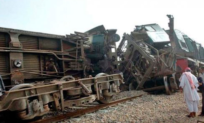 Choque de trenes en Pakistán deja al menos cuatro muertos y centenar de heridos  