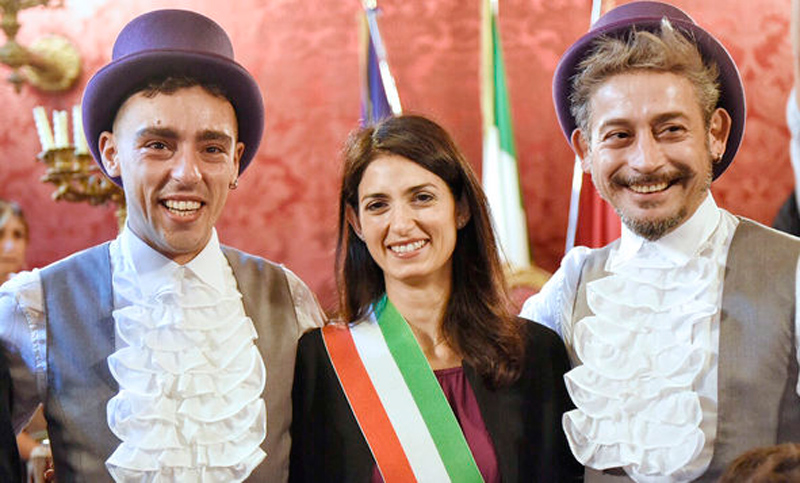 La nueva alcaldesa de Roma celebra su primera «boda» homosexual