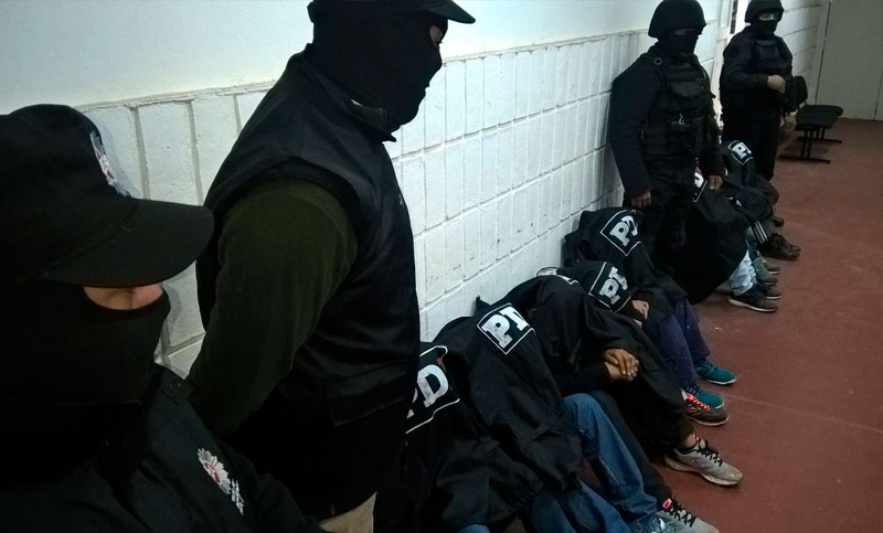 Gran operativo en barrio Ludueña con más de una docena de allanamientos