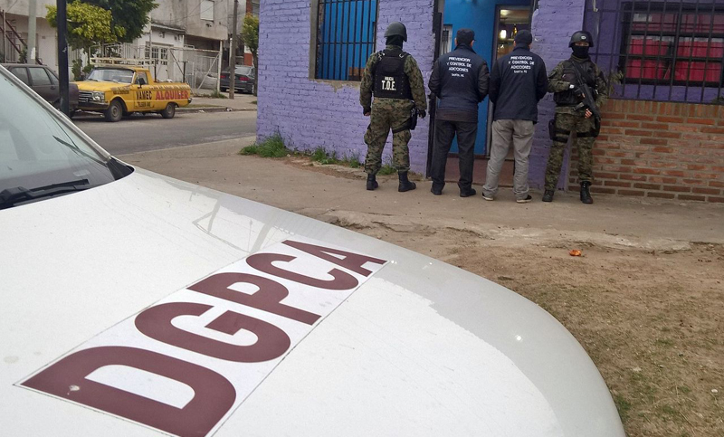 Secuestro de cocaína y tres detenidos en varios allanamientos
