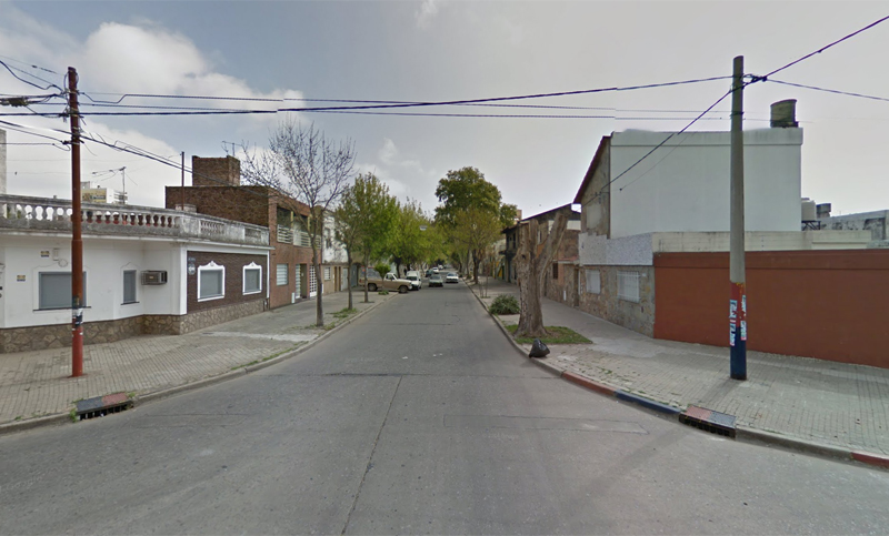 Le dispararon en la cara y se cubrió con la mano durante un robo