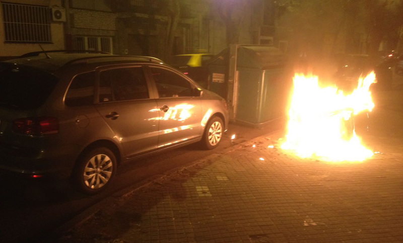 Un detenido por iniciar un incendio en un contenedor