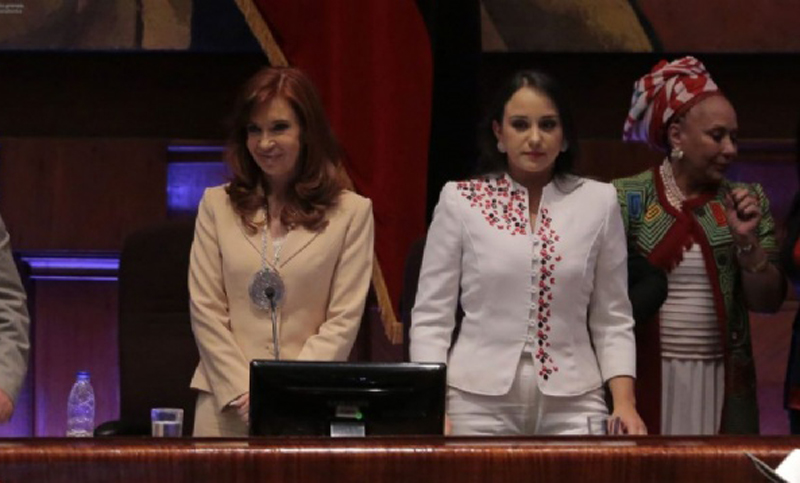 Cristina pronunció un duro discurso durante su premiación en la Asamblea de Ecuador