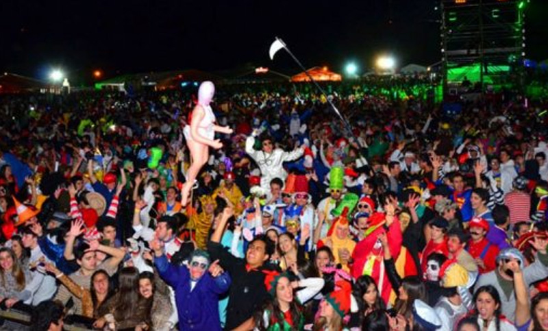 Paraná ya se vistió para celebrar esta noche la XIX Fiesta de Disfraces