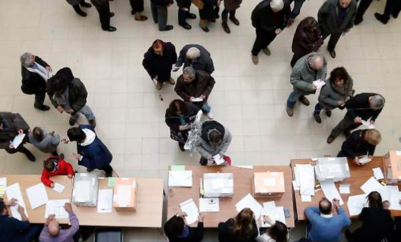 El PP revalidaría su mayoría absoluta en Galicia, y el PNV ganaría en el País Vasco