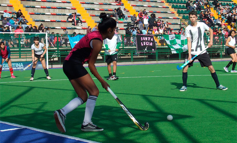 El hockey reunió a 700 jóvenes de la ciudad y la región