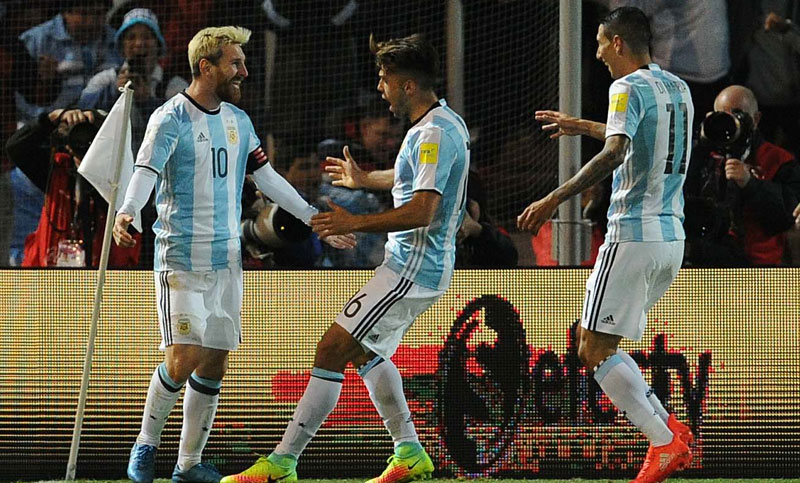 Con festejo de Messi, Argentina venció a Uruguay en el debut de Bauza