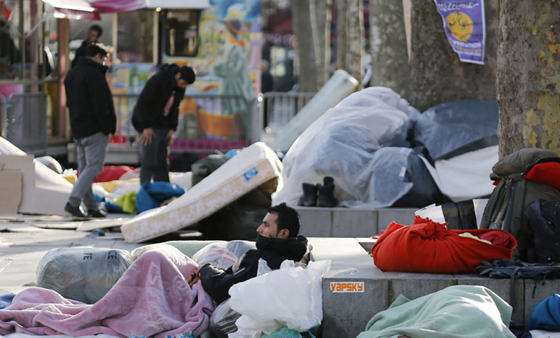 Abre el primer centro de recepción de migrantes en Paris