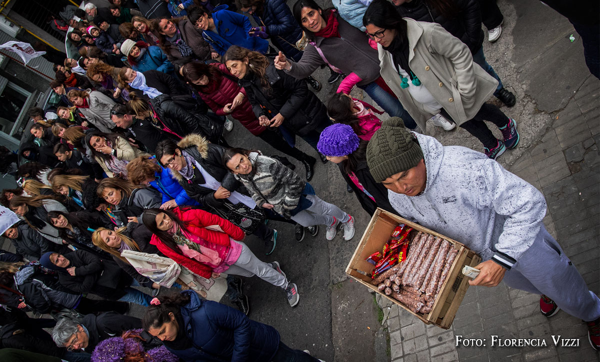 Un paquetito de praliné, y a la marcha… Todos contentos…