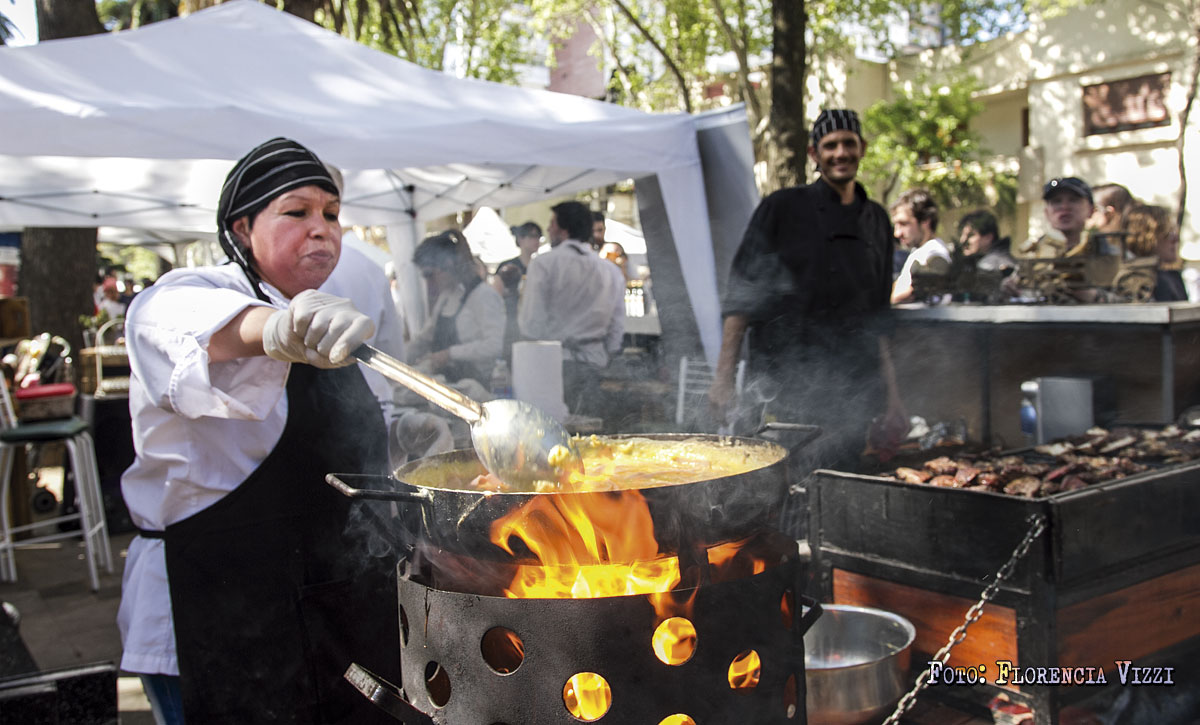 Gastronomía en plena calle y a puro sol. Street Food, feria para saborear.