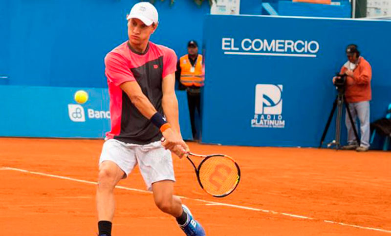 Renzo Olivo sigue desplegando buen tenis y avanza en Medellín