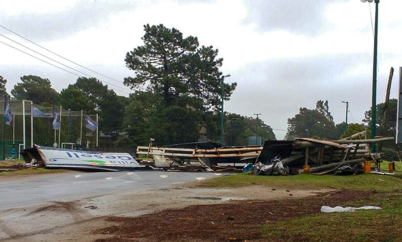 Fuerte temporal de viento y lluvia obliga a suspender las clases en la Costa