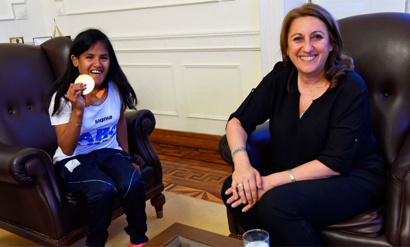 La campeona paralímpica de Río 2016 fue recibida por la intendenta