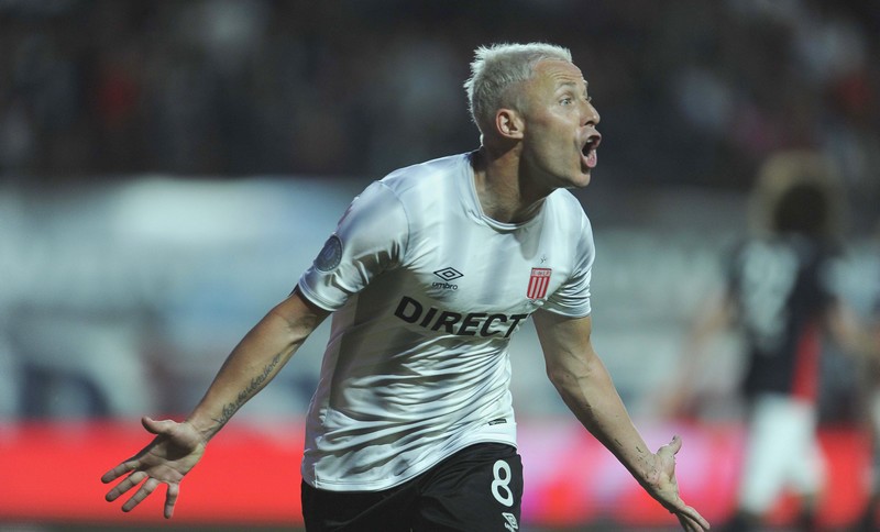 Estudiantes venció a San Lorenzo y mantiene el liderazgo