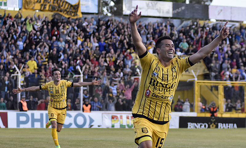 Olimpo derrotó al Decano, en el inicio de la 8ª fecha de primera división