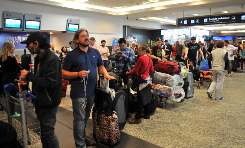 Fin de la medida de aeronáuticos y normalización de vuelos de Latam y Aerolíneas