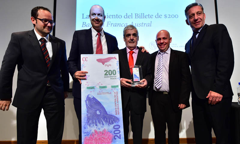 Presentaron en Puerto Madryn el billete de $200 con la imagen de la ballena Austral