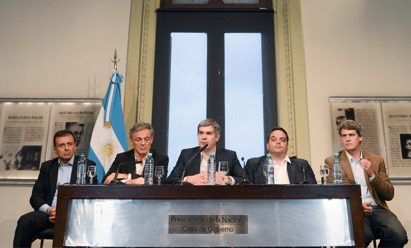 Gobierno y gremios acordaron un bono base de 2.000 pesos para el sector privado