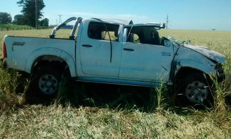 Dos jóvenes murieron al volcar una camioneta en el sur de Santa Fe
