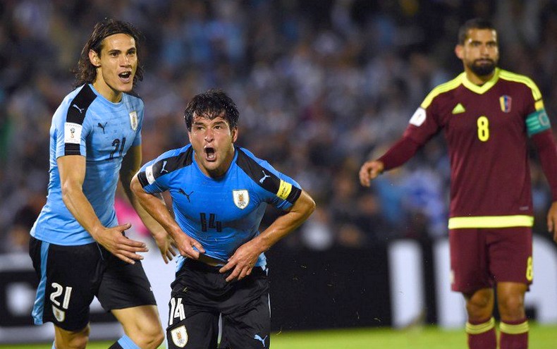 Uruguay goleó a Venezuela y sigue liderando las eliminatorias