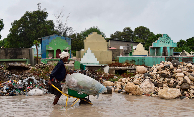 Al menos seis muertos y casi medio millón de evacuados por el Huracán Matthew