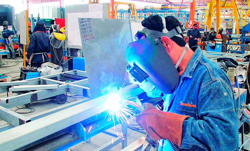 La producción industrial se desplomó 7,6% en septiembre