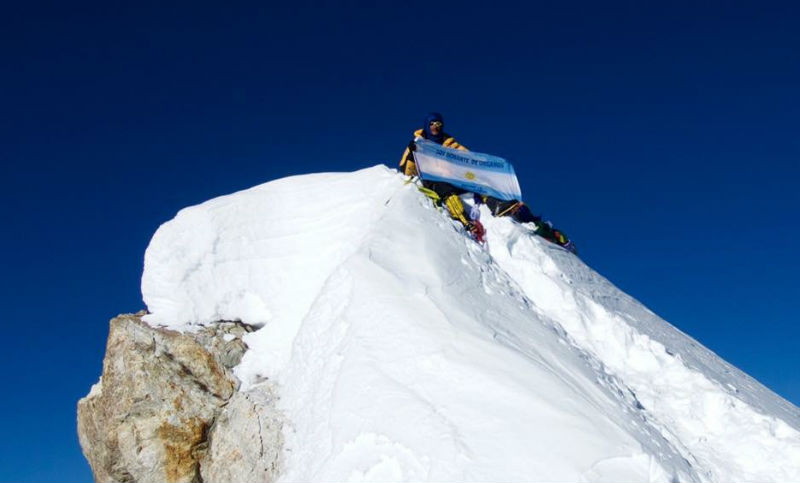 El rosarino Juan Pablo Sarjanovich hizo cumbre en la octava montaña más alta del mundo y va por más
