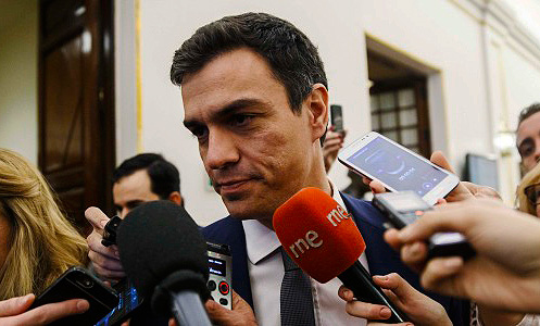 El ex líder socialista Pedro Sánchez renunció como diputado y evidenció el cisma del PSOE