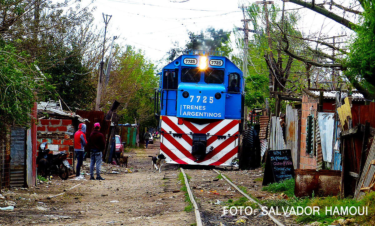 Pegados al tren…