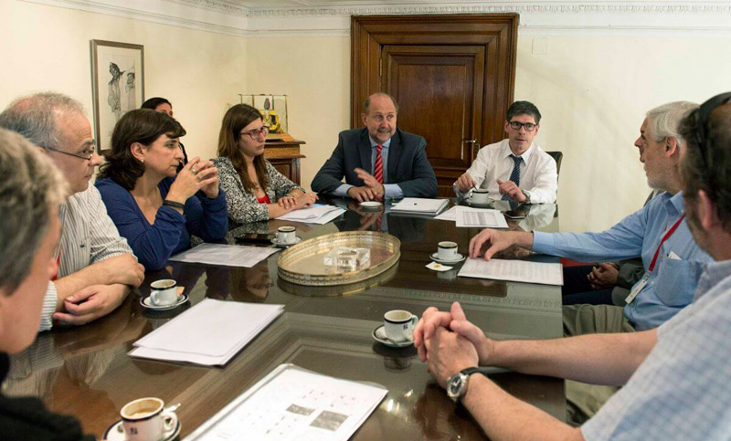 Perotti y Abal Medina escucharon reclamos de científicos