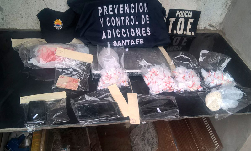 Tres detenidos y secuestro de cocaína en dos allanamientos